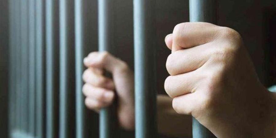 ضبط منتحل صفة طبيب يعالج الأورام في مركز غير مرخص داخل منزله بسوهاج