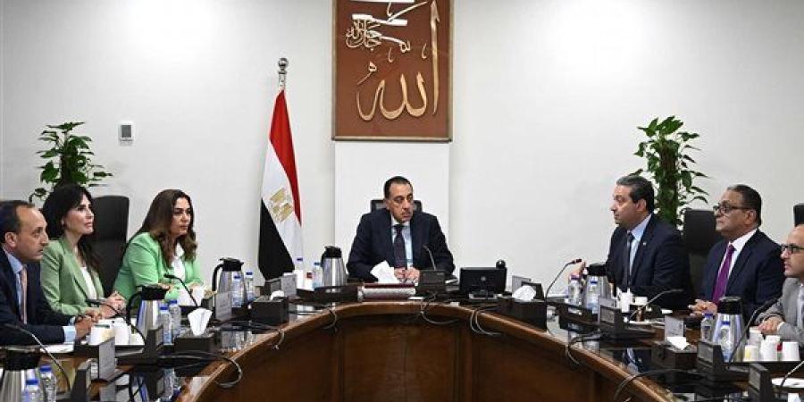 رئيس الوزراء يتابع موقف تنفيذ المشروعات والفرص الاستثمارية بمحافظة دمياط