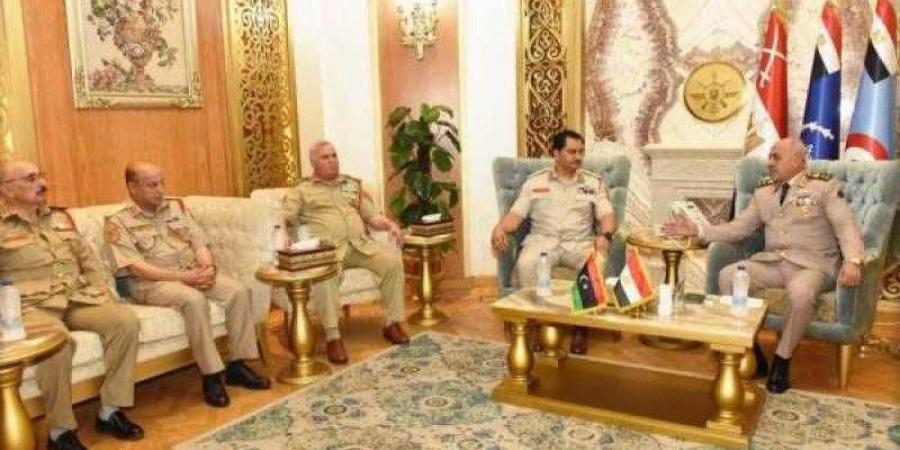 الفريق أحمد خليفة يلتقى رئيس أركان القوات البرية بالجيش الليبى