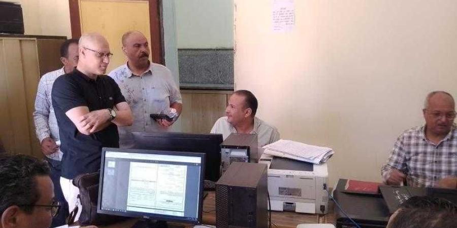 رئيس مركز صدفا بأسيوط يتابع سير العمل بالمركز التكنولوجي