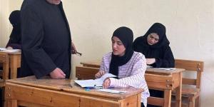 طلاب القسم الأدبي بالشهادة الثانوية يستأنفون امتحاناتهم بمادة اللغة الإنجليزية