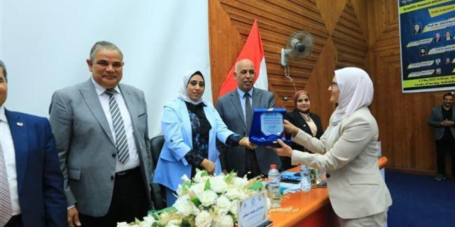 "دسوقي" يشهد انطلاق فعاليات المؤتمر الدولي الـ3 والعلمى الـ5 بكلية التمريض