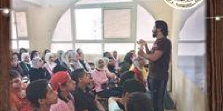 وكيل تعليم الجيزة يتابع تدريب 150 ألف طالب بالشهادة الإعدادية على امتحانات البوكليت